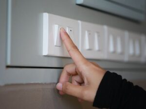 Smart Tips: गर्मियों में कैसे बचाएं बिजली का बिल, तुरंत फॉलो करें ये स्मार्ट टिप्स