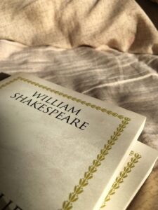 William Shakespeare Quotes: प्रेम पर लिखे गए विलियम शेक्सपियर के अद्भुत विचार