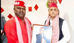 Akhilesh के पोस्टर पर भाजपा की नाराजगी, बाबा साहेब की तस्वीर हटाने पर माफी की मांग