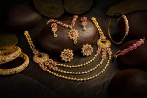 Today Gold Rate: अक्षय तृतीया पर सोने-चांदी की कीमतों में गिरावट, मांग 800 टन के पार