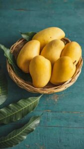 Health Tips: गर्मियों में ज्यादा आम खाना पड़ सकता है भारी, जानें कितने खाना है सही