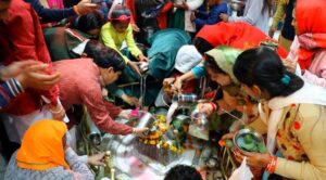 महाशिवरात्रि को लेकर जम्मू-कश्मीर में प्राचीन मंदिर सजकर तैयार, सुरक्षा के पुख्ता इंतजाम