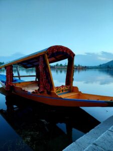 Hidden Lakes in India: प्रकृति प्रेमियों के लिए भारत के 8 खूबसूरत झील