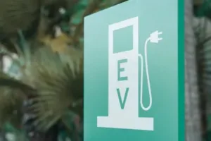 2026 तक 72,300 चार्जिंग स्टेशन, 28.8 लाख E-Vehicles का लक्ष्य