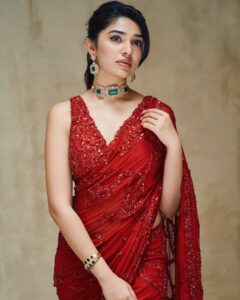 Krithi Shetty Inspired Blouse Designs: तेलगू एक्ट्रेस कृति शेट्टी के सुपर हॉट ब्लाउज डिजाइन देख करें करवा चौथ पर ट्राई