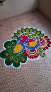 दिवाली पर घर को सजाने के लिए सुंदर रंगोली बनाने के 9 Easy Steps