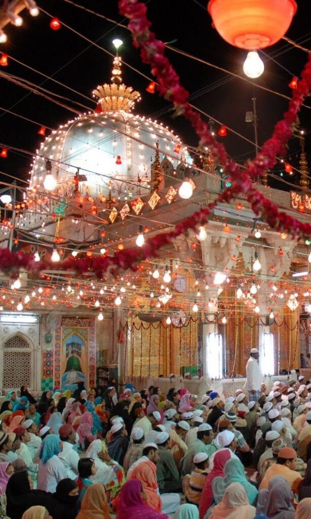 1409333 Famous Muslim Shrines