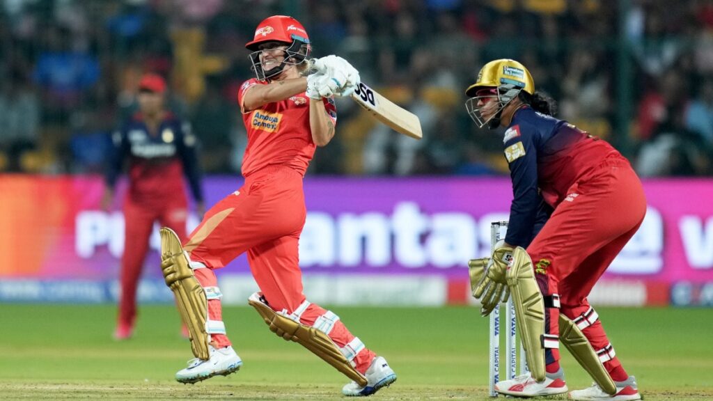 1409487 Gujarat Giants vs RCB 4