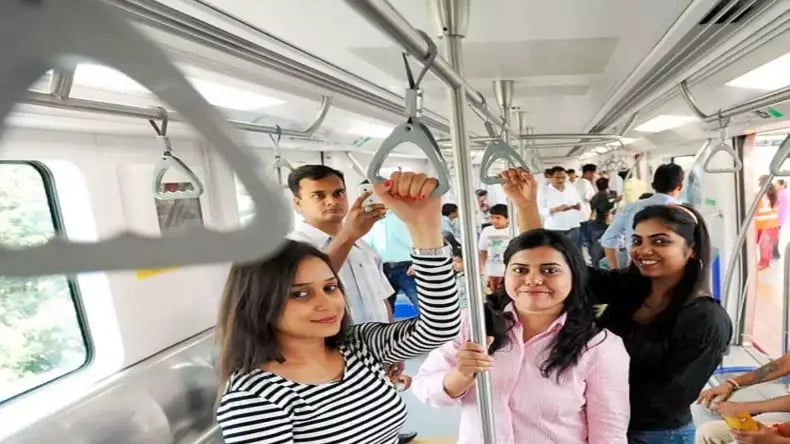 1409811 Woman in Delhi Metro