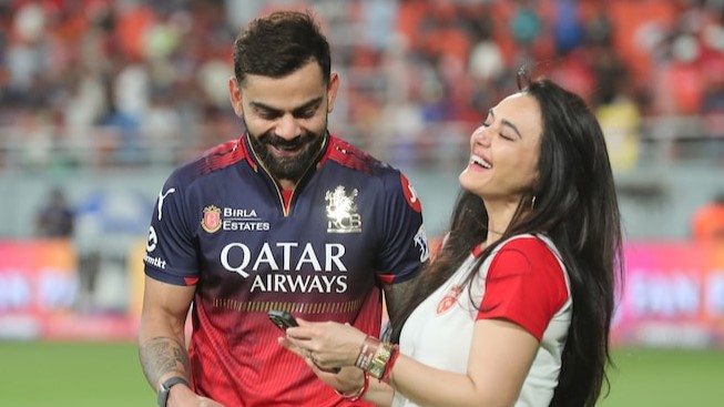 1442528 ff74n8v4preity zinta virat kohli