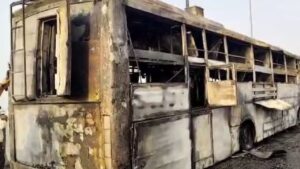 लखनऊ में बड़ा हादसा, प्राइवेट डबल डेकर बस में आग लगने से 5 यात्रियों की मौत