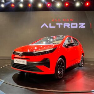 TATA ALTROZ का नया फेसलिफ्ट लॉन्च, Hatchback सेगमेंट में मचाएगा धूम