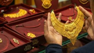 Today Gold Rate: सोने-चांदी के भाव में उछाल, जानें दिल्ली में 24 कैरेट सोने का भाव
