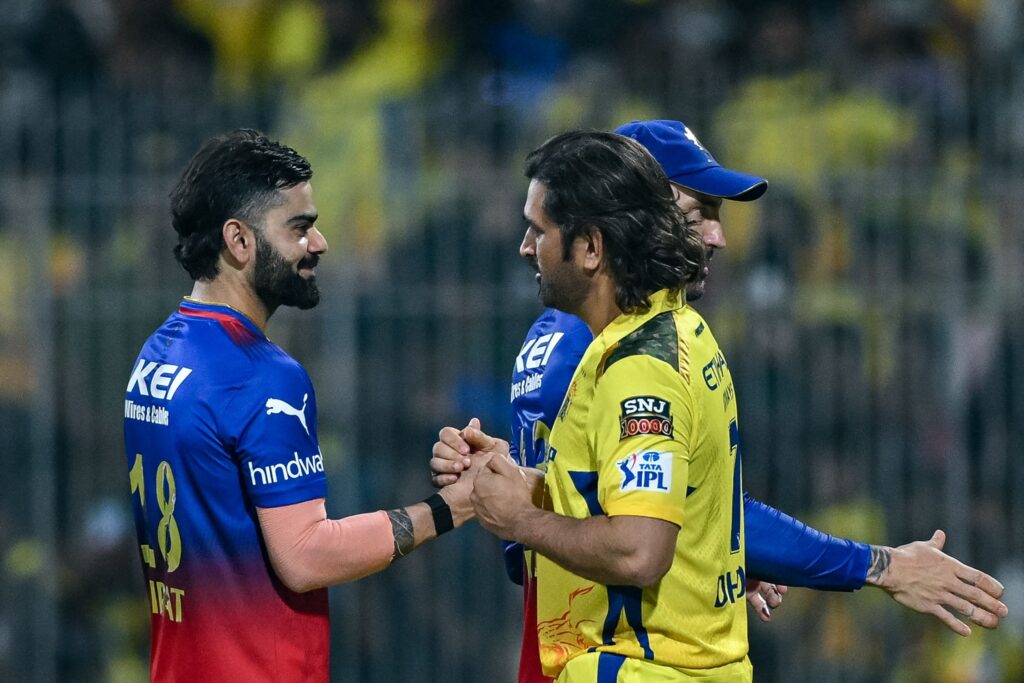 1444320 Kohli Dhoni1716022634855