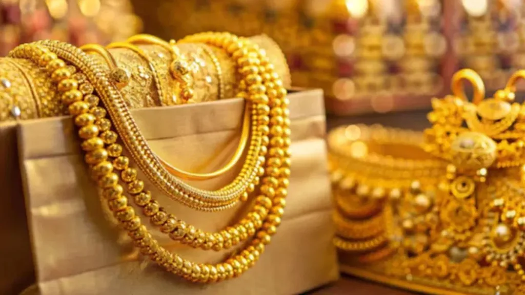 1444484 gold and silver price fall and hike respectively
