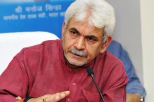 हमें अपने लोगों को चरमपंथियों से मुक्त कराना होगा: JK LG मनोज सिन्हा