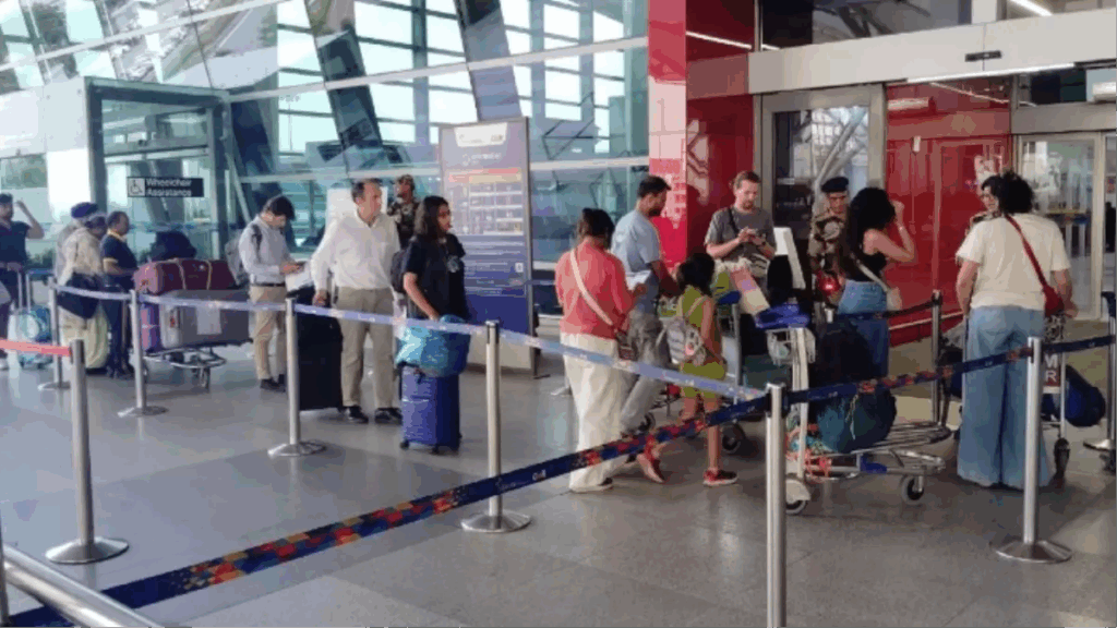 1444710 Delhi Airport