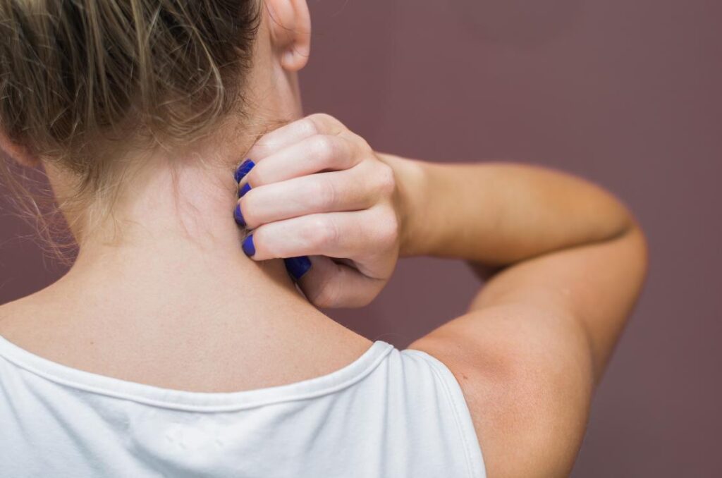1444842 a woman with an itchy neck