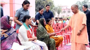 CM योगी का जनता दर्शन, हर पीड़ित को न्याय दिलाने का संकल्प