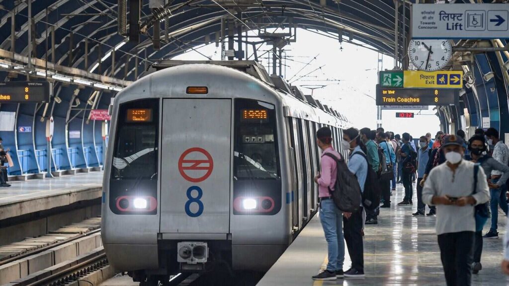 1445784 delhi metro 13