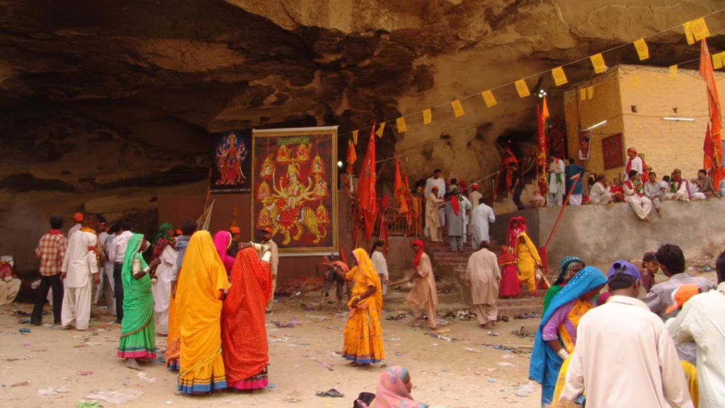 1447370 7151897 hinglaj mata mandir cave entrance pakistan panoramio