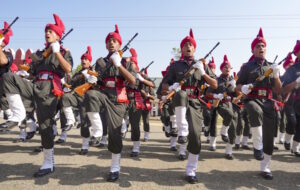 जम्मू-कश्मीरः श्रीनगर में पासिंग आउट परेड, 326 अग्निवीर सेना में शामिल