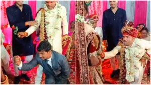 Viral Video : दूल्हे ने घुटनों पर बैठकर नहीं दिया गुलाब, तो दुल्हन का मूड हुआ खराब, देखिए वीडियो