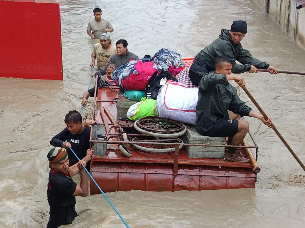 1448581 lpniicaomanipur floods625x30001June25