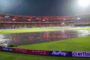 IPL 2025: बारिश बनी RCB और KKR के अहम मुकाबले में रोड़ा, प्लेऑफ की रेस पर मंडरा रहा खतरा