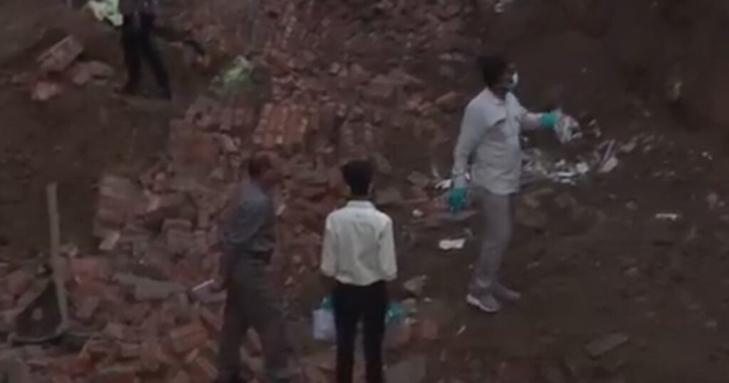 1449988 Three people died due to collapse of the wall of a house under construction