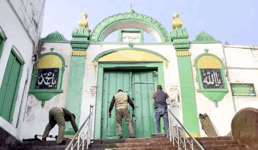 1450851 Sambhal Masjid