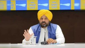 पंजाब सरकार ने भ्रष्टाचार पर निलंबित अधिकारियों को किया बहाल, विपक्ष ने उठाए सवाल
