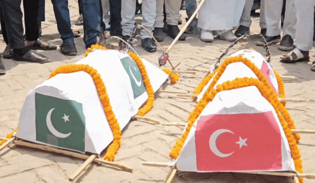 1451002 Turkey Shav Yatra