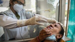 भारत में कोविड-19 एक्टिव केस घटे, केरल में एक मौत की खबर