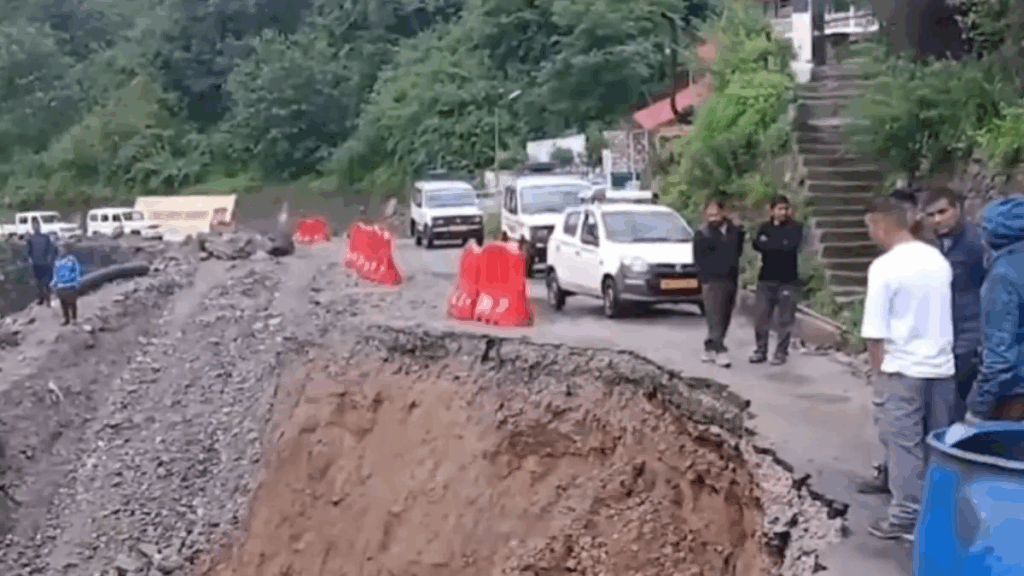 1458878 badrinath road blocked